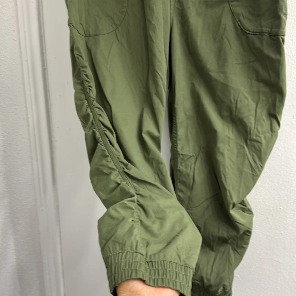 NORTH FACE Girls Jogger Pants XL (18) Olive Green Ruched Cropped Pull On Outdoor